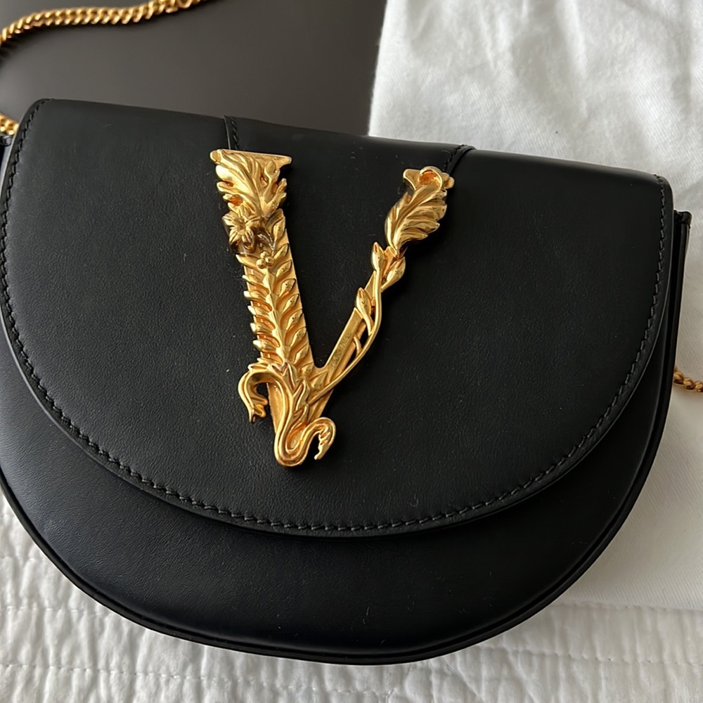 Versace - Picture 4 of 7